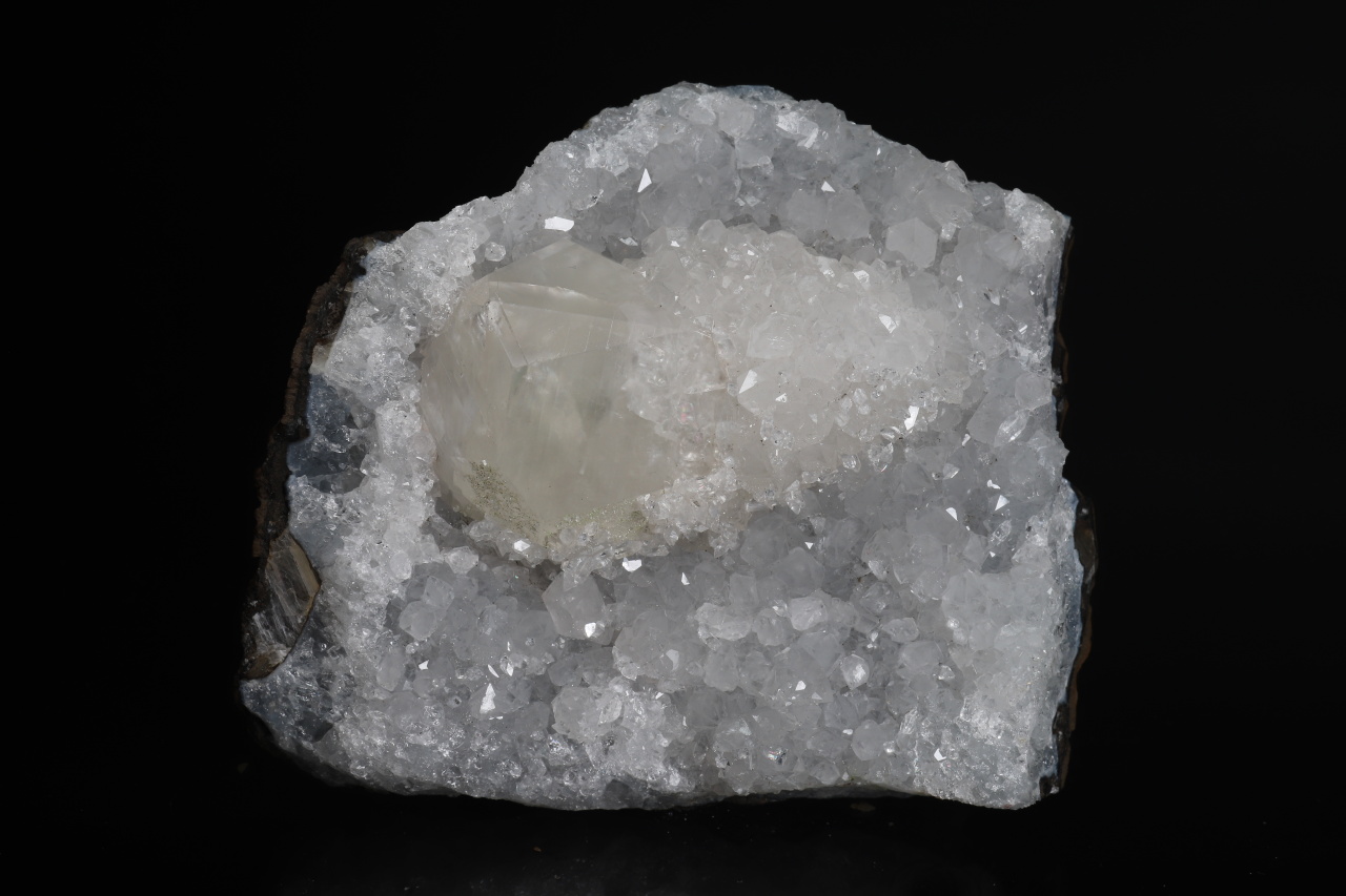 Calcite, quartz, apophyllite