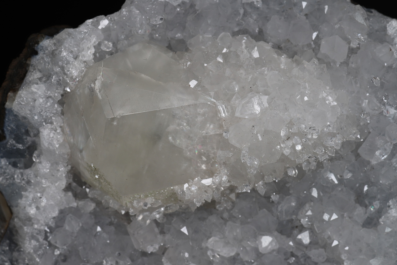 Calcite, quartz, apophyllite - Image 2