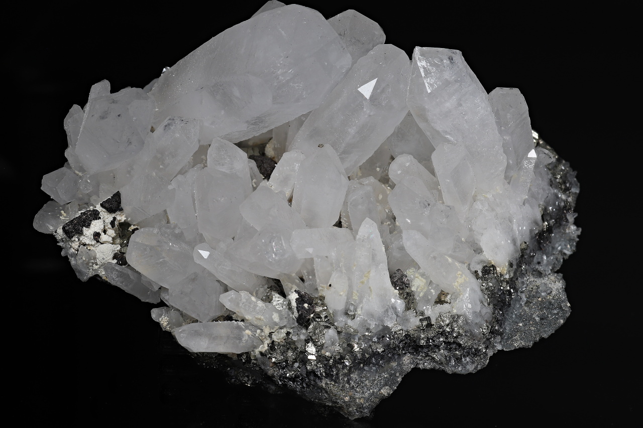 Quartz, pyrite
