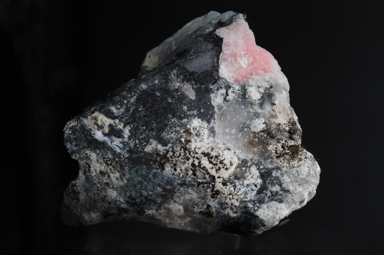 Tugtupite