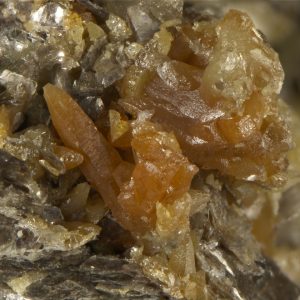Stolzite