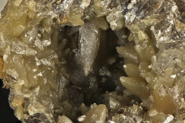 Stolzite - Image 7