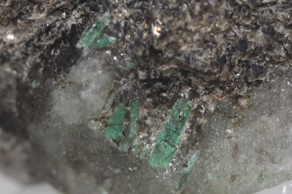 Phenakite, emerald - Image 9