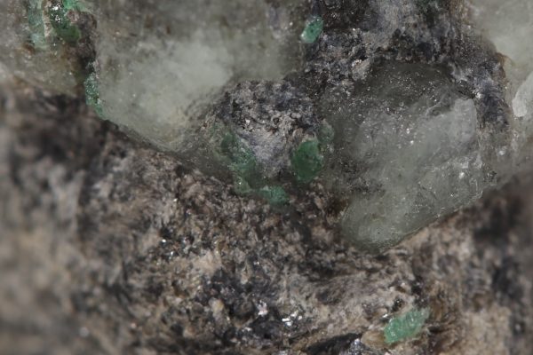 Phenakite, emerald - Image 10