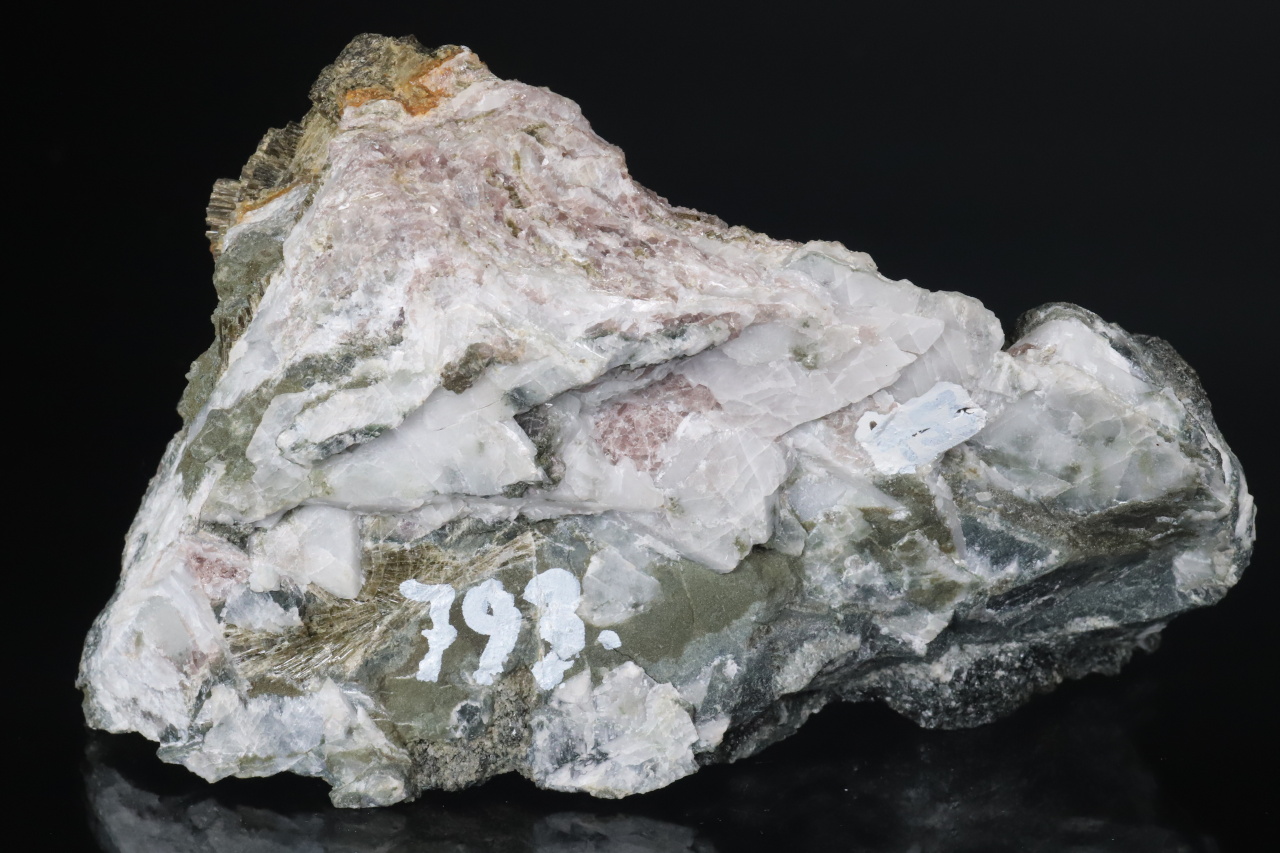 Clinozoisite, axinite - Image 2