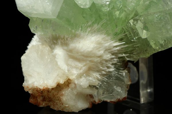 Apophyllite, stilbite, mesolite - Image 5