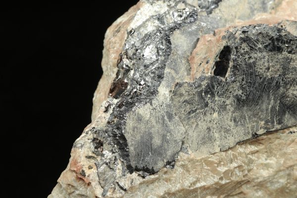 Ilmenite - Image 6