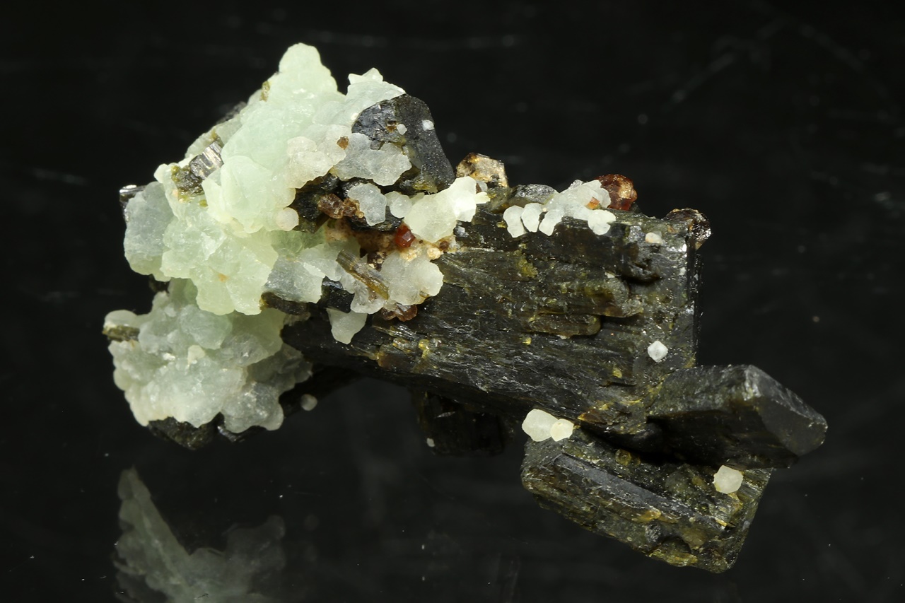 Epidote, prehnite, andradite - Image 4