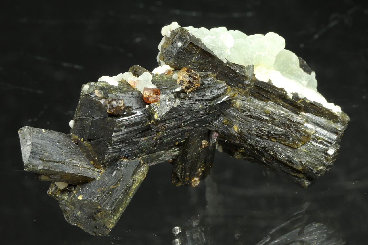 Epidote, prehnite, andradite - Image 5