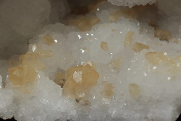 Rock crystal geode, calcite - Image 3