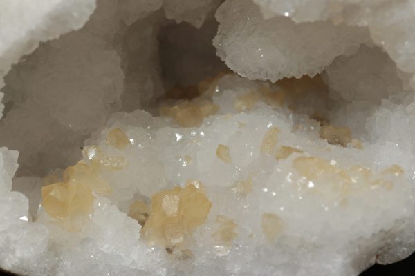 Rock crystal geode, calcite - Image 4