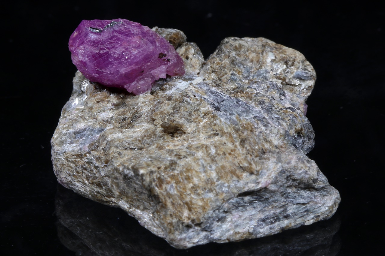 Ruby, pargasite - Image 3