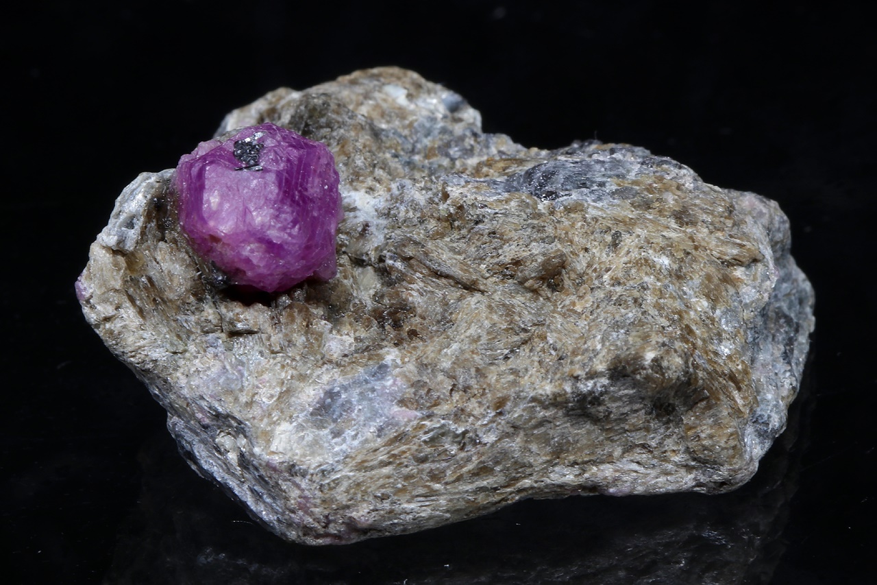 Ruby, pargasite - Image 4