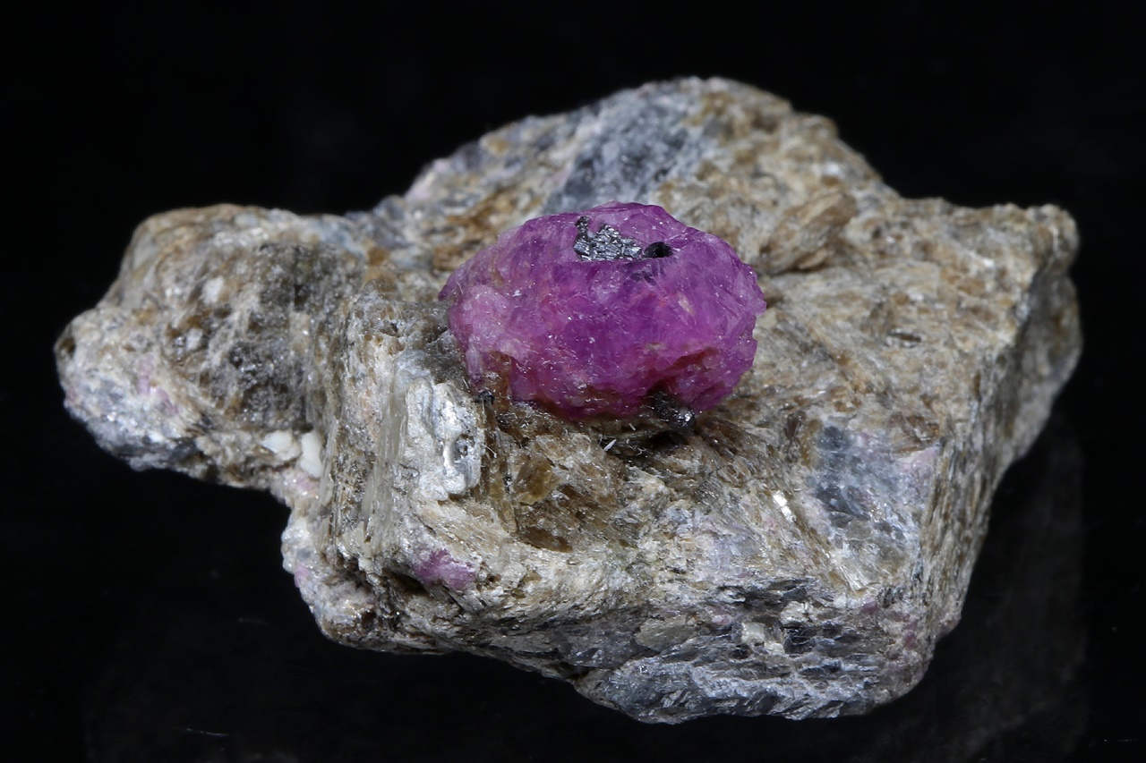 Ruby, pargasite - Image 5