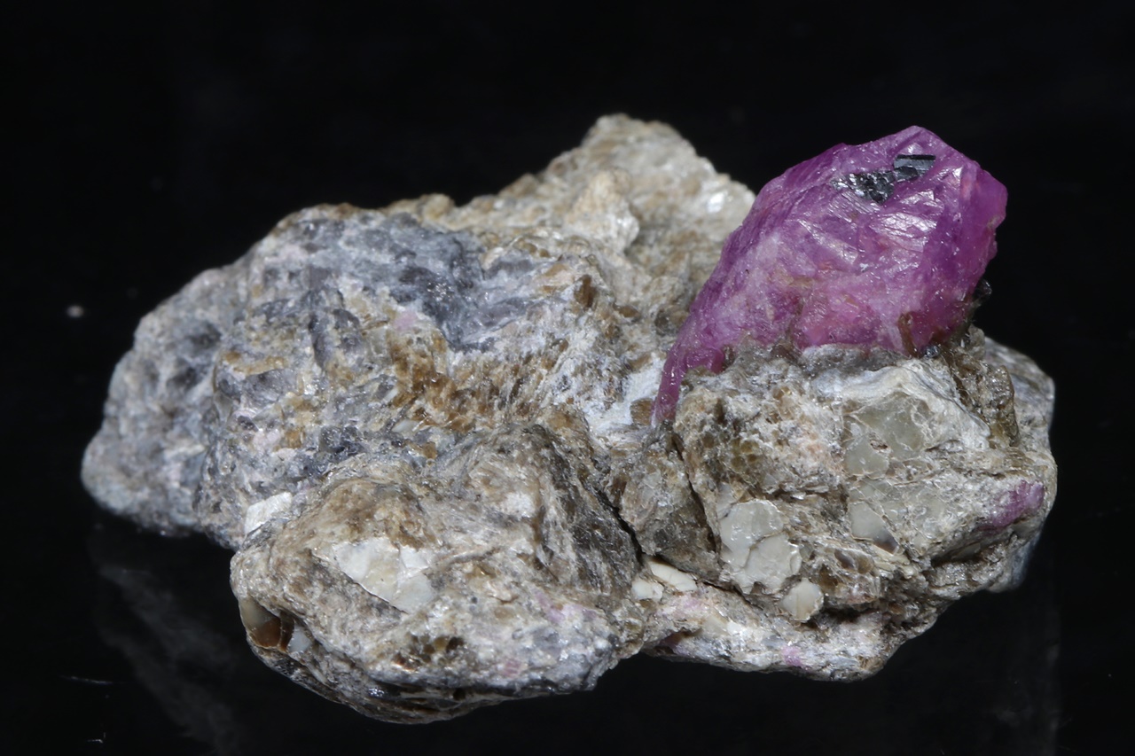Ruby, pargasite - Image 2