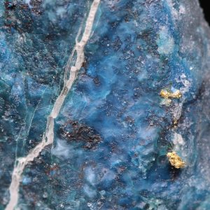 Gold, shattuckite