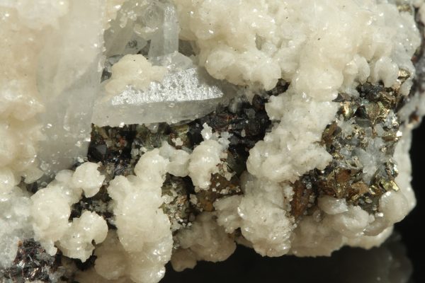 Rock crystal, dolomite, calcite, chalcopyrite