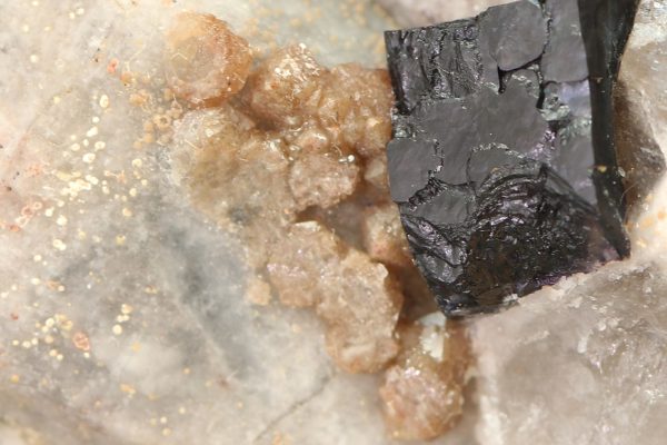 Scheelite, fluorite - Image 6
