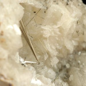Millerite, dolomite