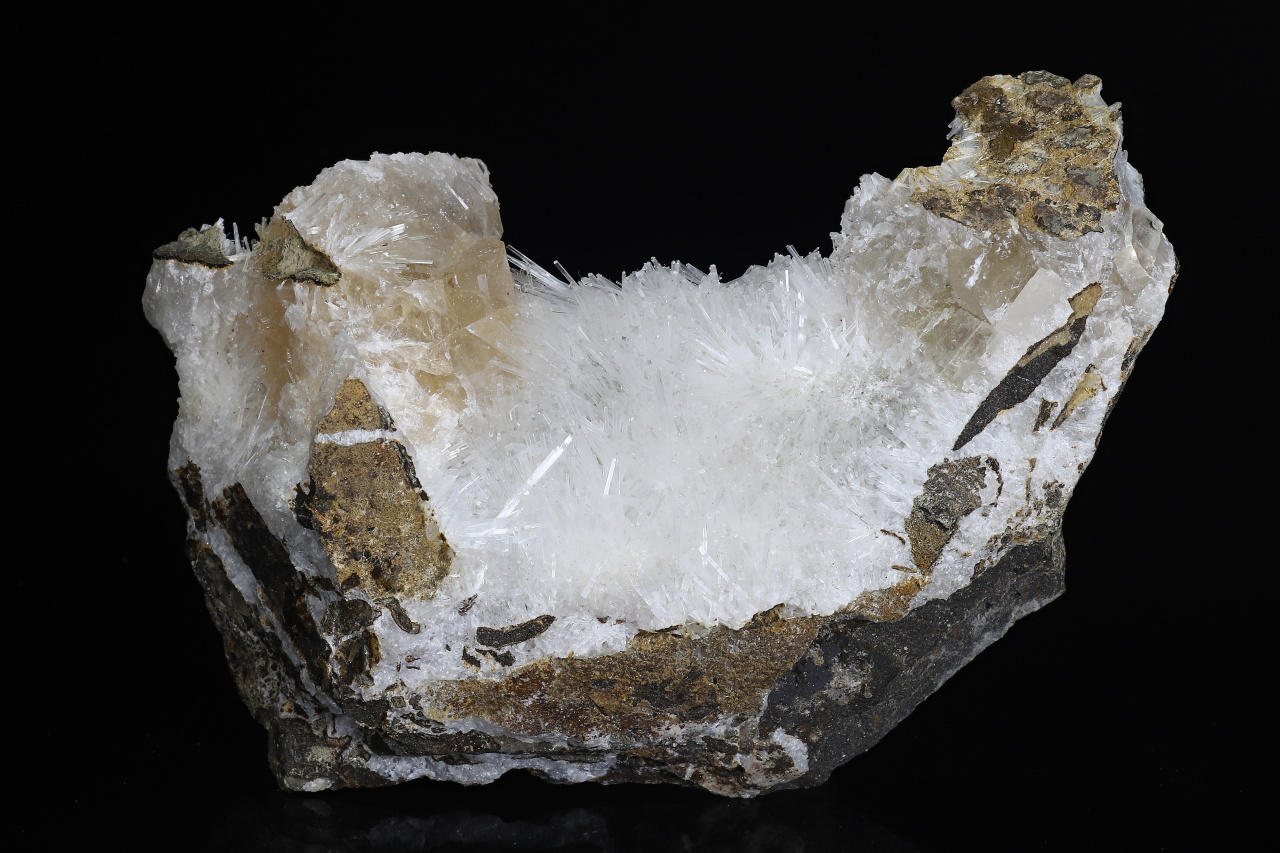 Natrolite, calcite