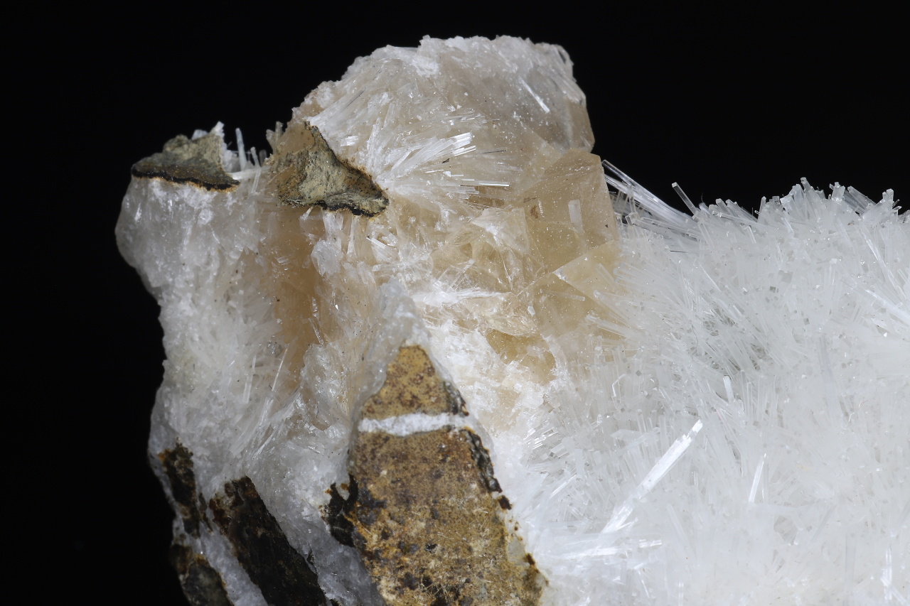 Natrolite, calcite - Image 3