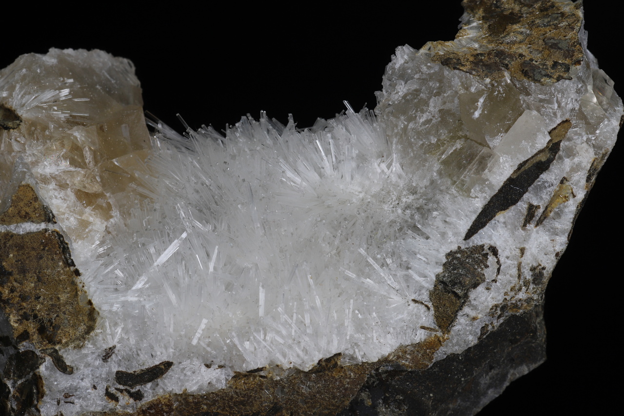Natrolite, calcite - Image 2