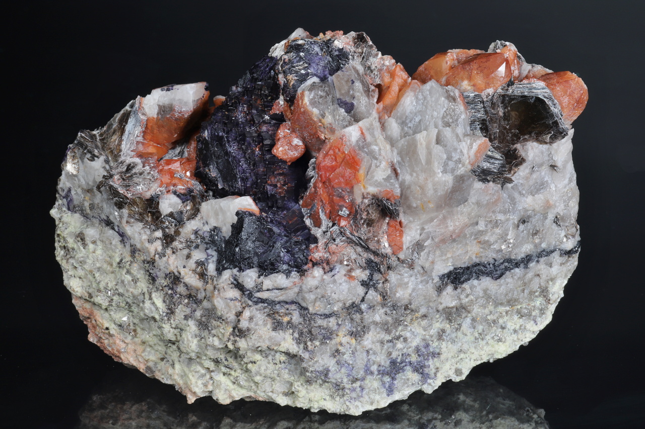 Fluorite, quartz, zinnwaldite