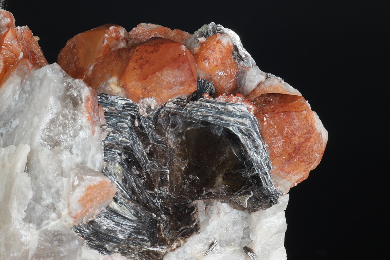 Fluorite, quartz, zinnwaldite - Image 4