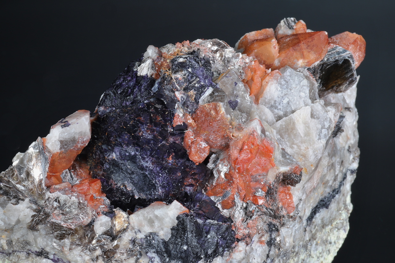 Fluorite, quartz, zinnwaldite - Image 9