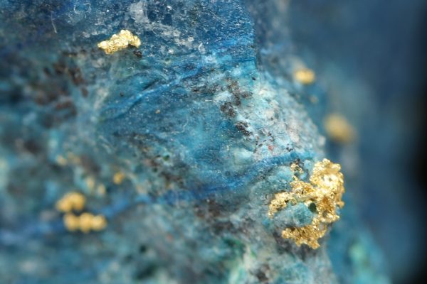 Gold, shattuckite