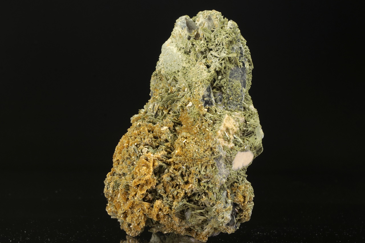 Epidote, stilbite - Image 4