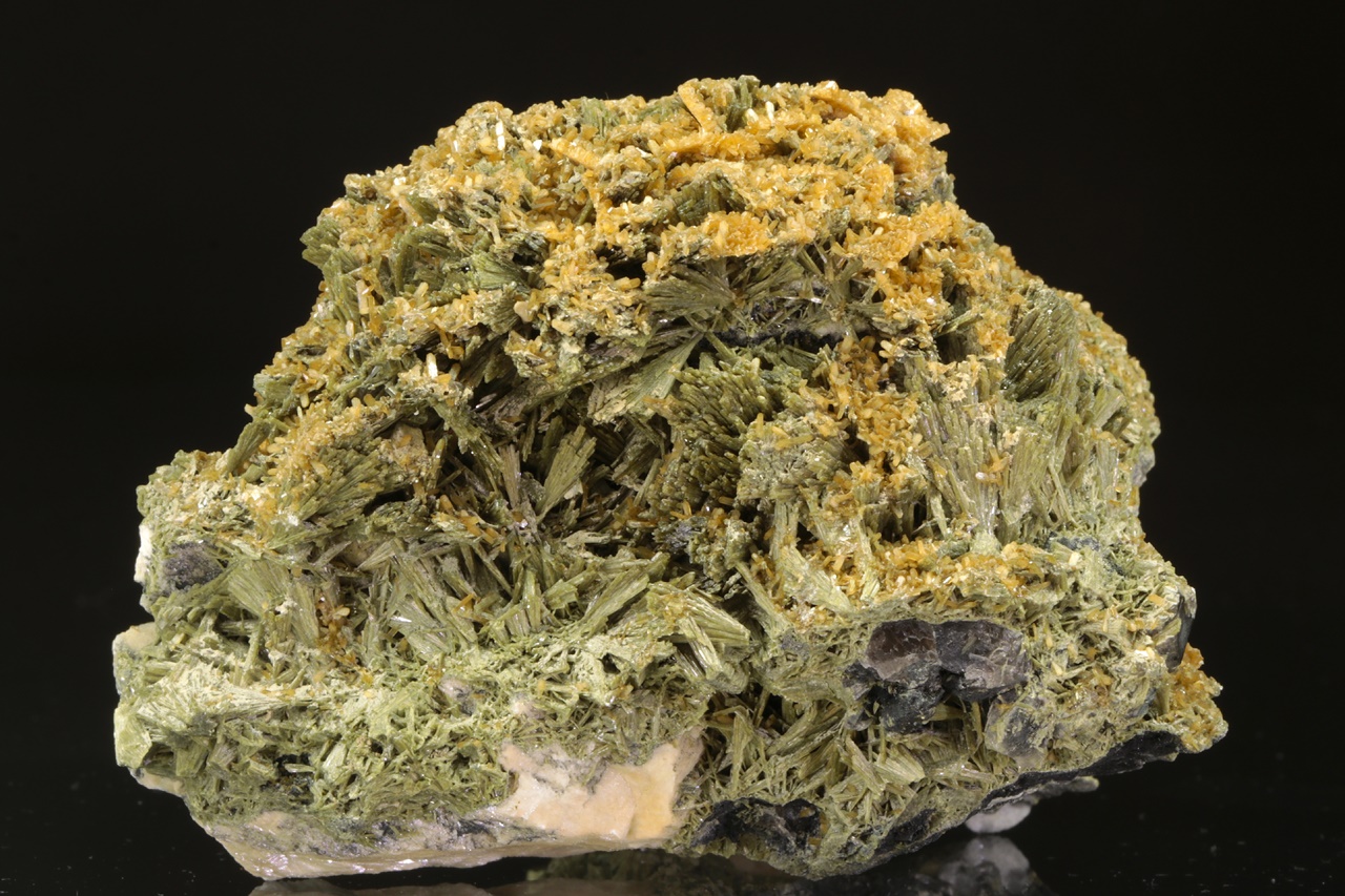 Epidote, stilbite - Image 5