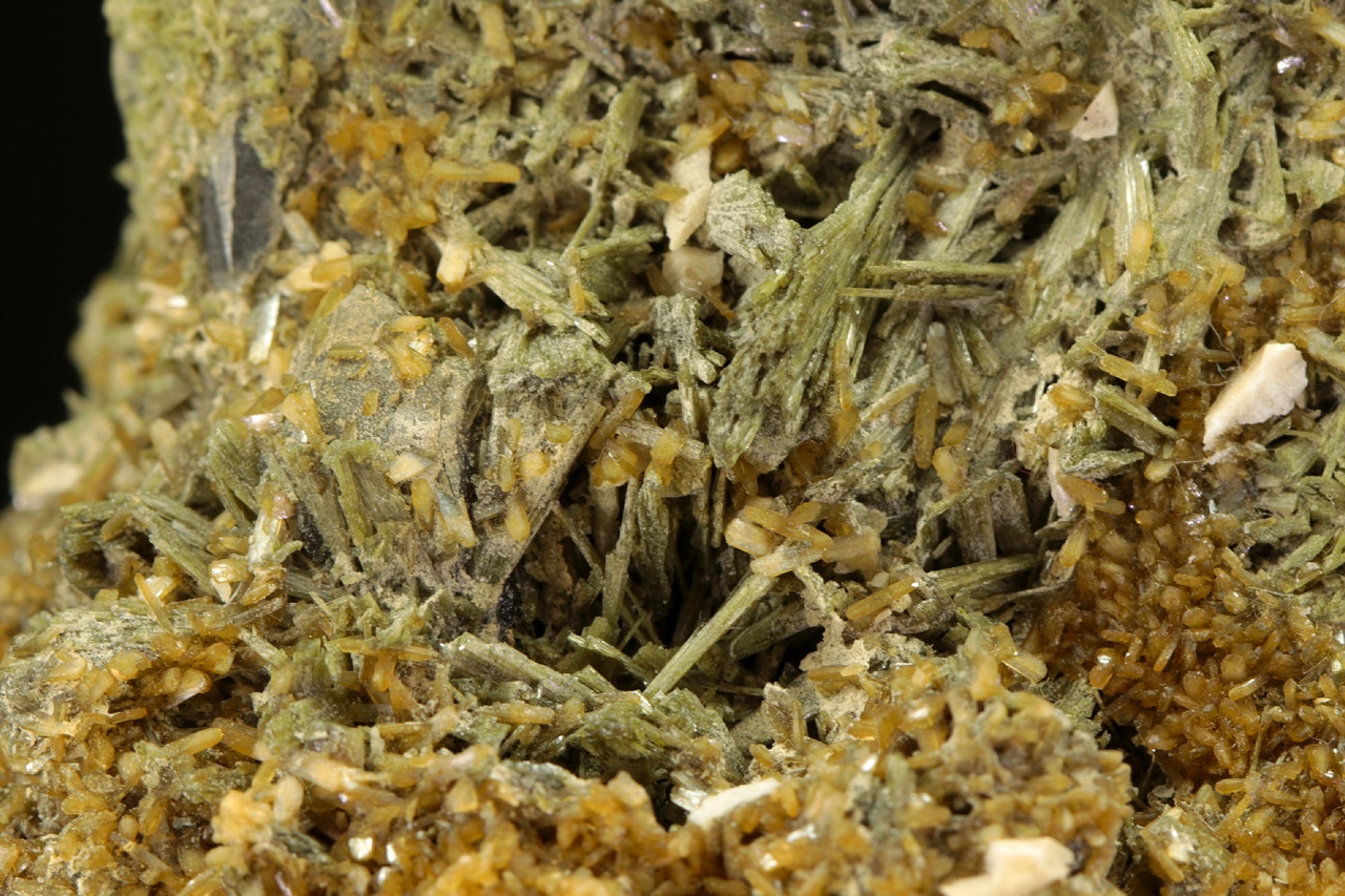 Epidote, stilbite - Image 6