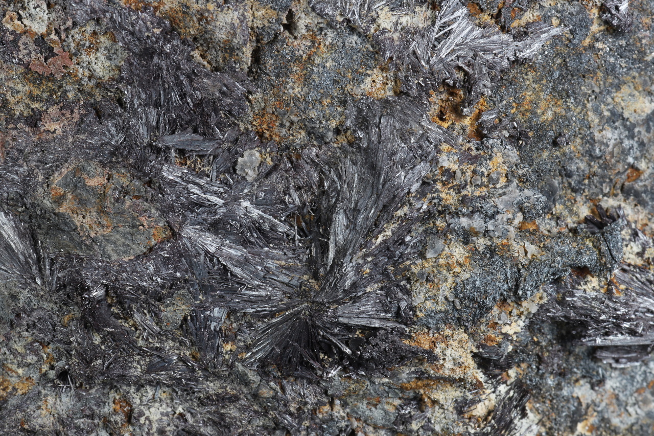 Kermesite, stibnite - Image 5