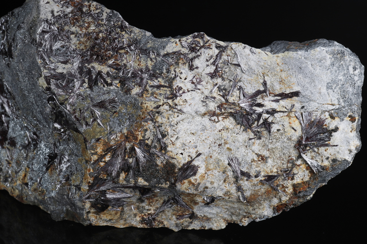Kermesite, stibnite - Image 4
