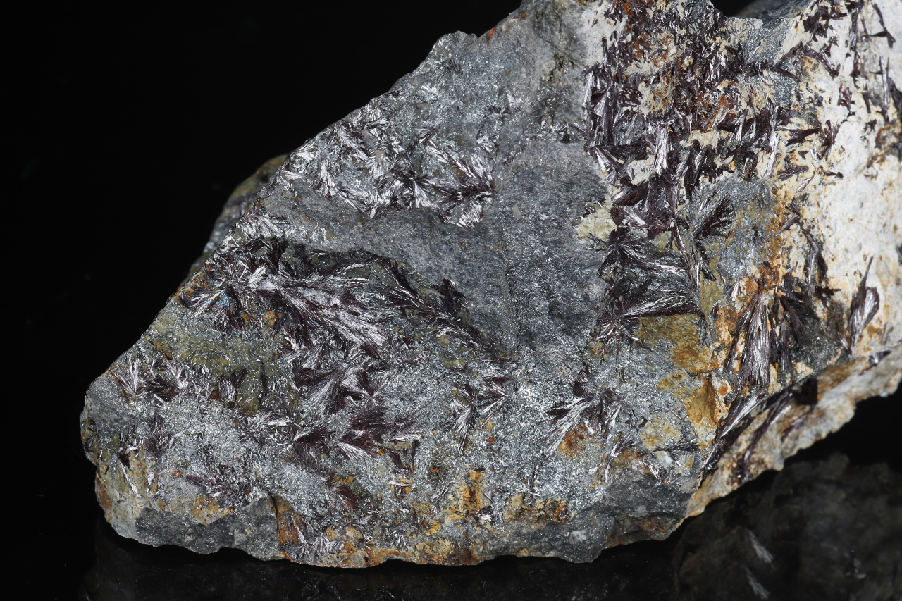 Kermesite, stibnite - Image 5