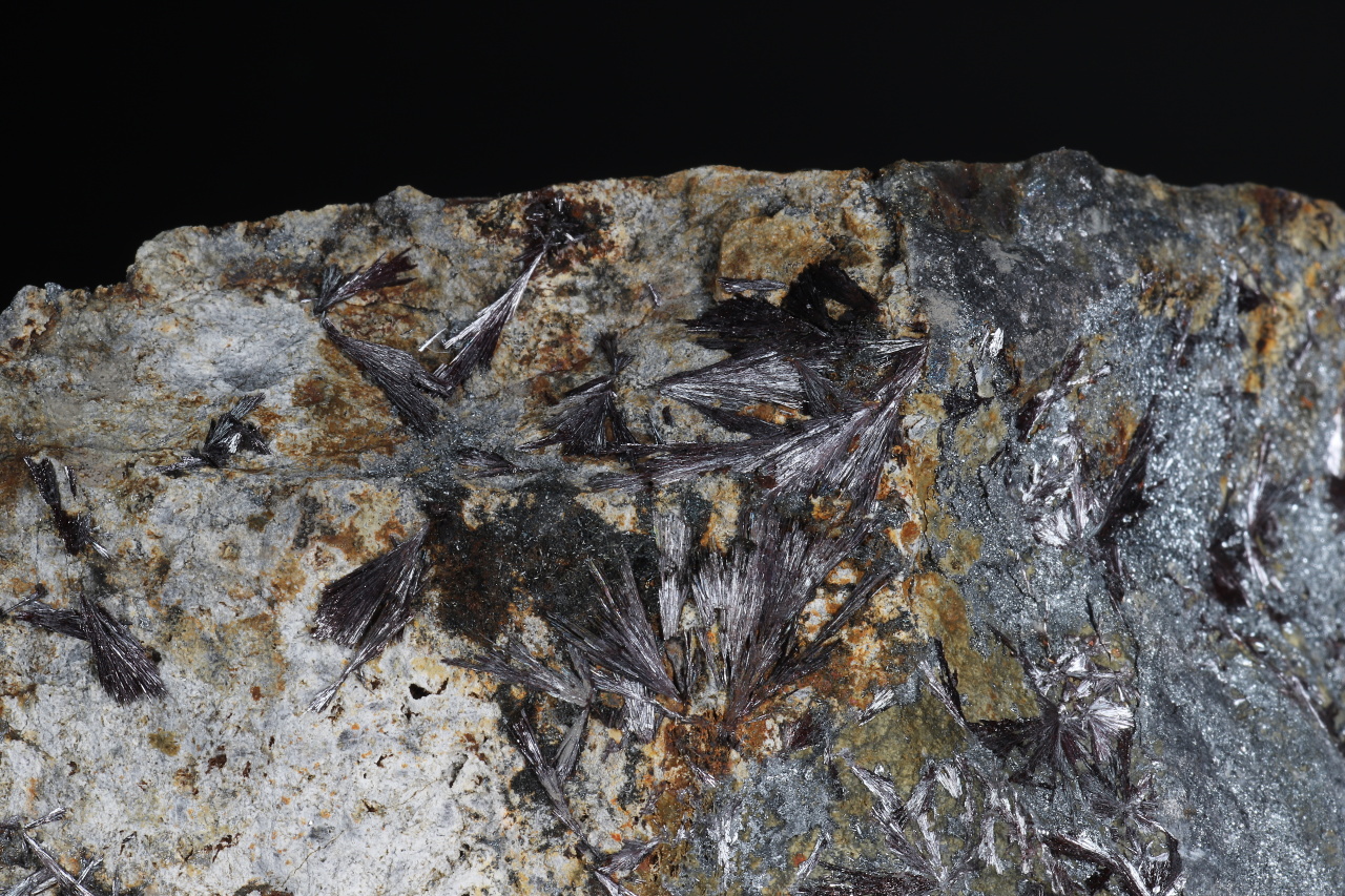 Kermesite, stibnite - Image 7