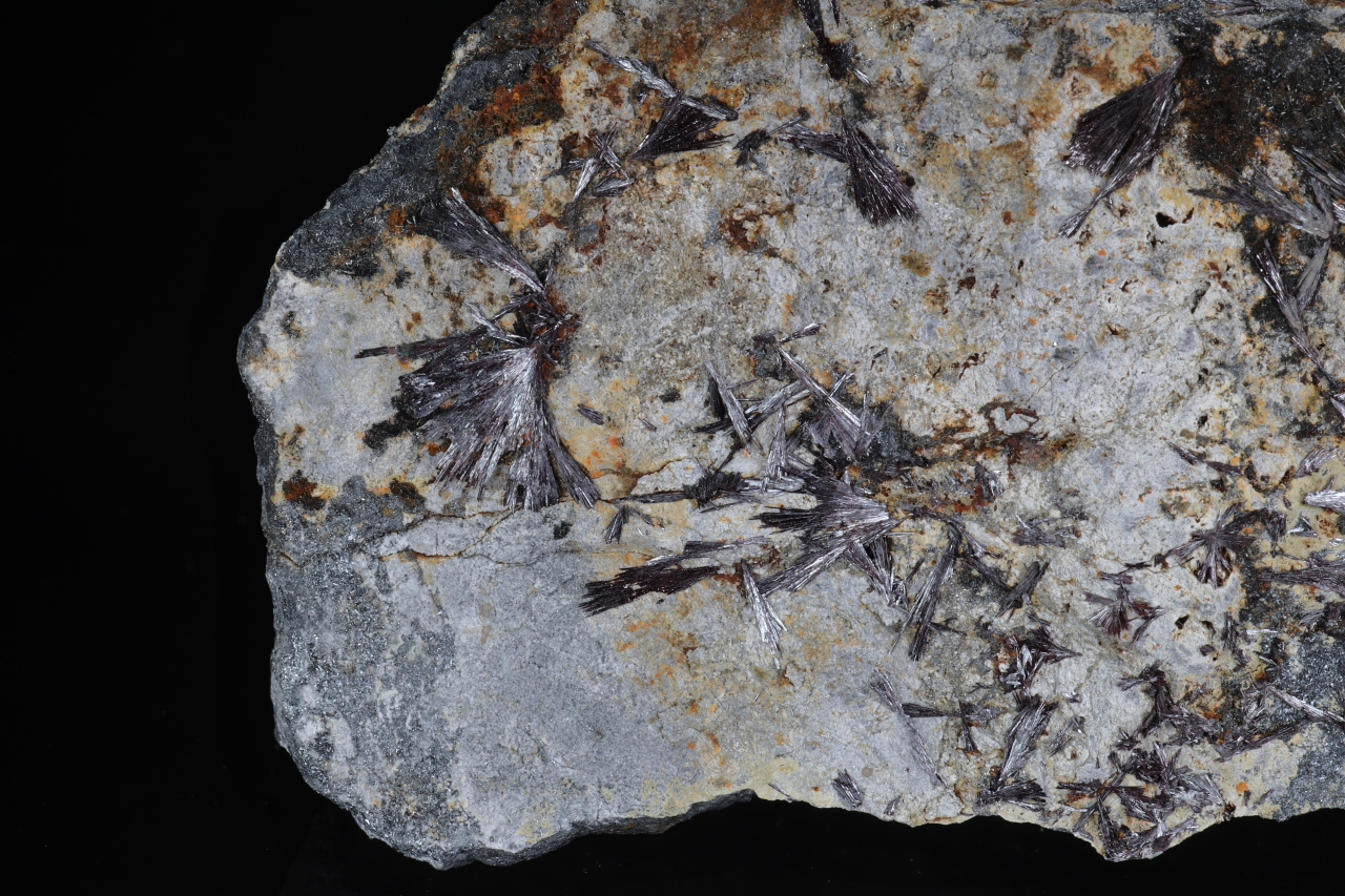 Kermesite, stibnite - Image 9