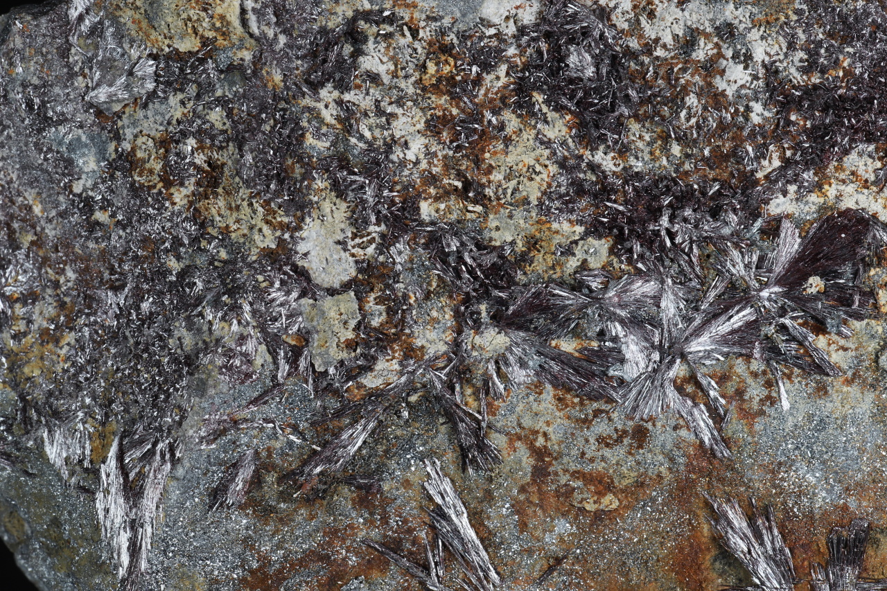 Kermesite, stibnite - Image 3