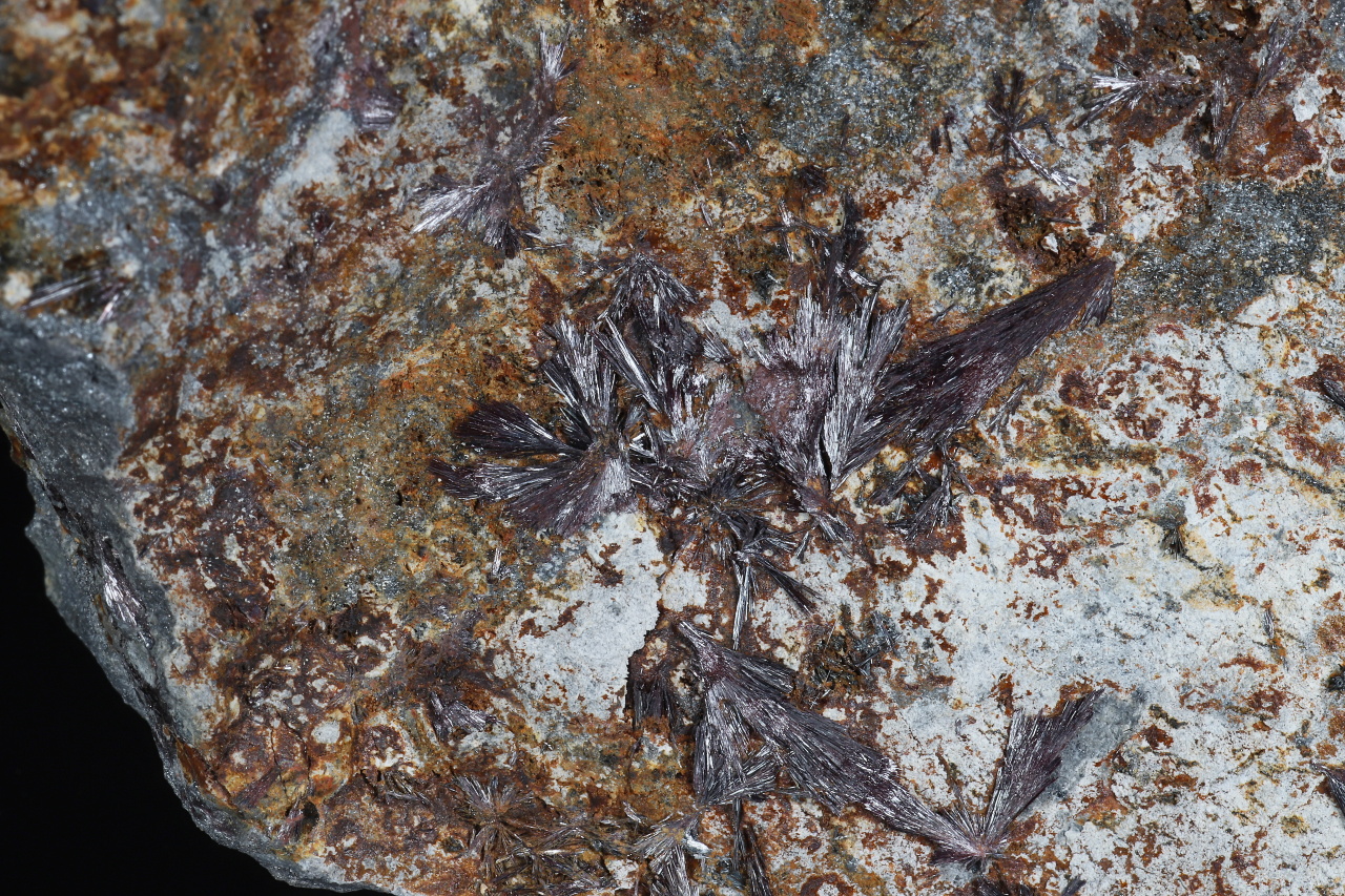 Kermesite, stibnite - Image 3