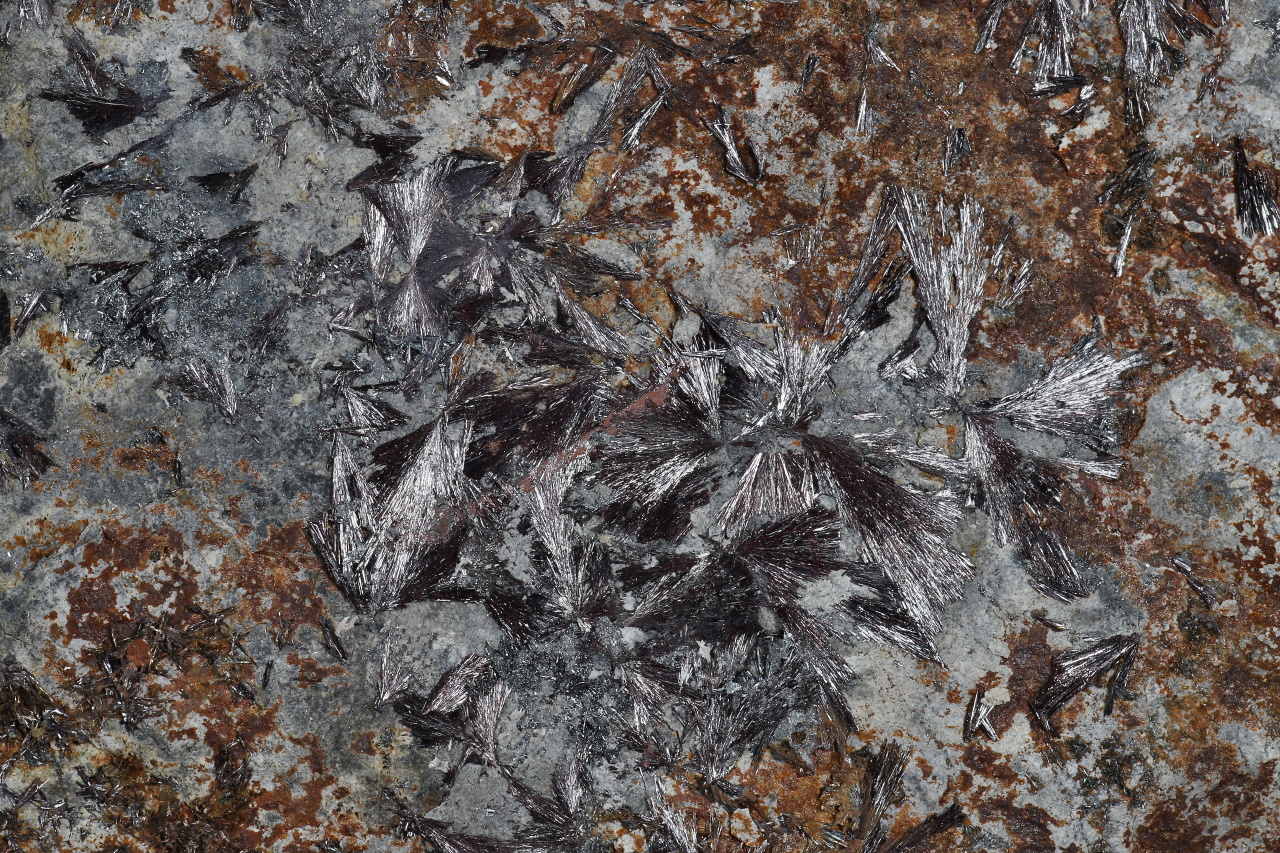 Kermesite, stibnite - Image 6