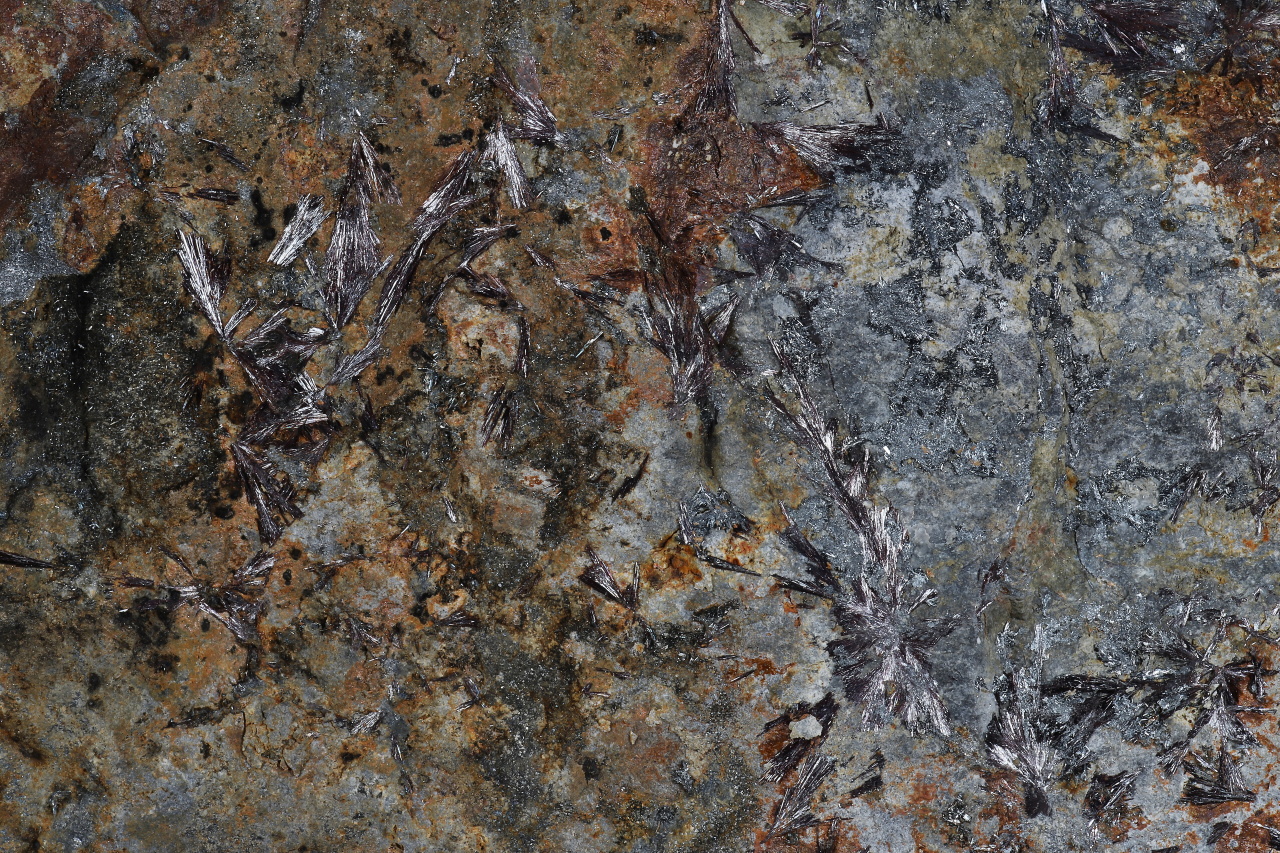 Kermesite, stibnite - Image 7