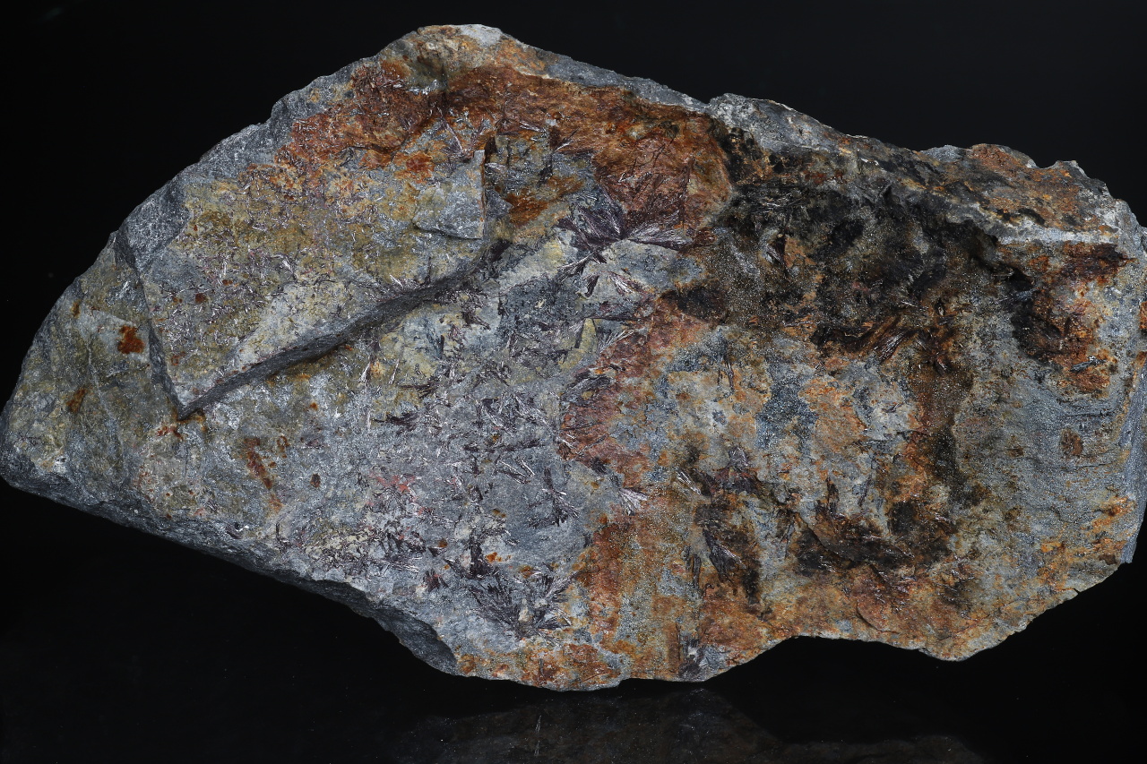 Kermesite, stibnite - Image 9