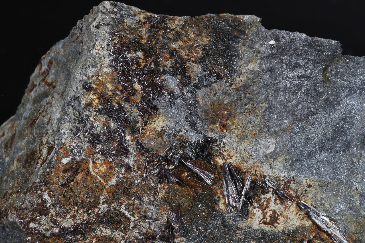 Kermesite, stibnite - Image 4