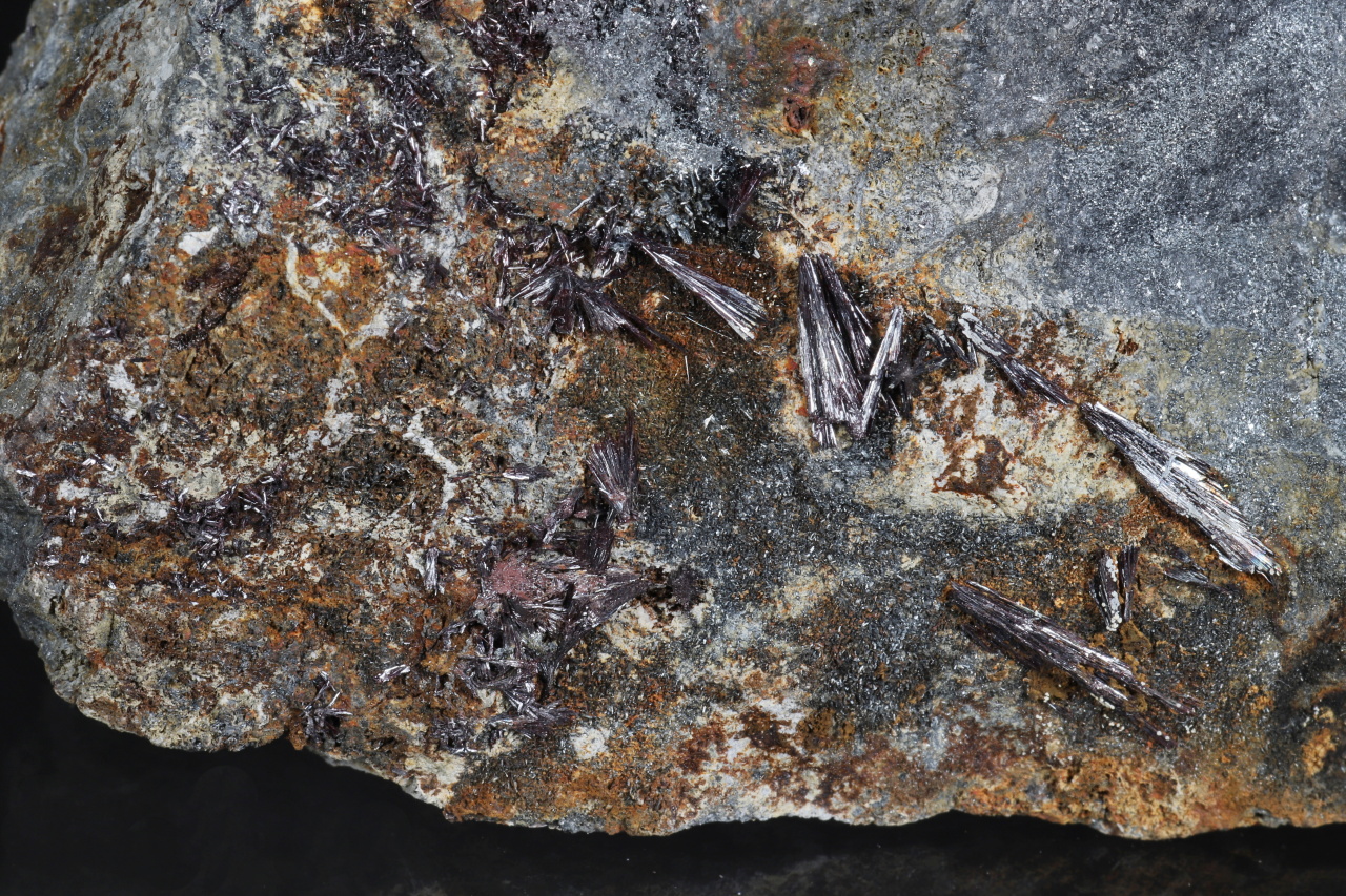 Kermesite, stibnite - Image 3