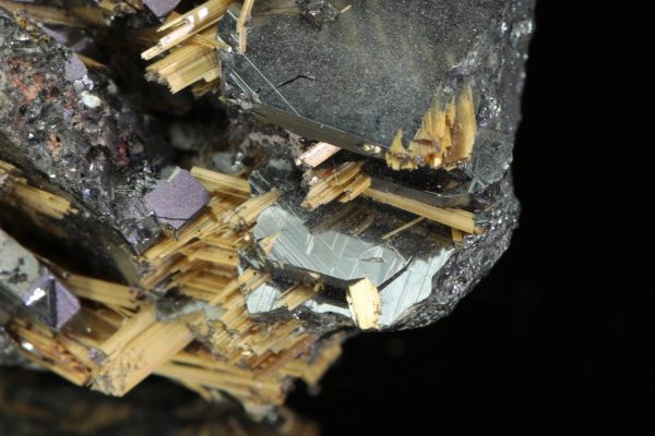 Rutile, hematite, hyalite - Image 11
