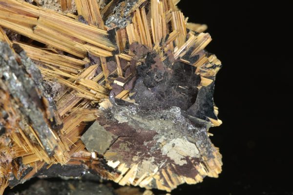 Rutile, hematite - Image 9