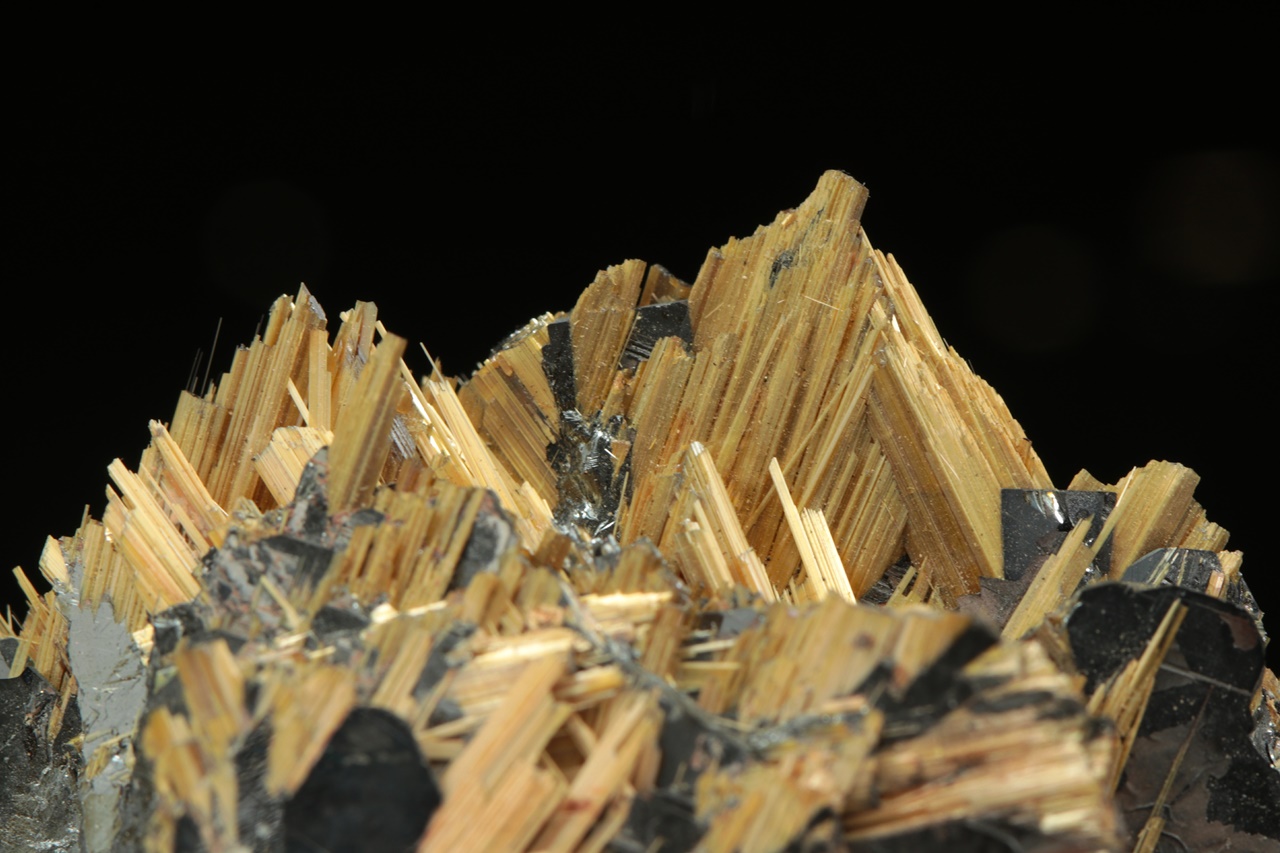 Rutile, hematite - Image 6