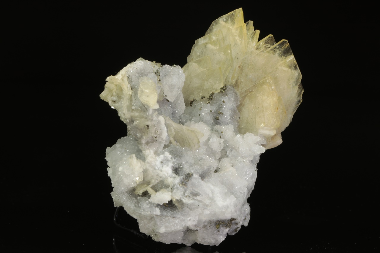 Baryte, quartz - Image 2