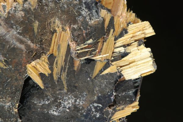 Rutile, hematite, hyalite - Image 12